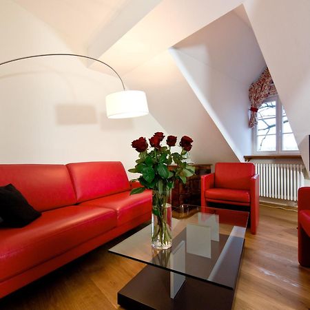 Palac Pakoszow Schlosshotel Wernersdorf Jelenia Góra Εξωτερικό φωτογραφία A living room in a German apartment