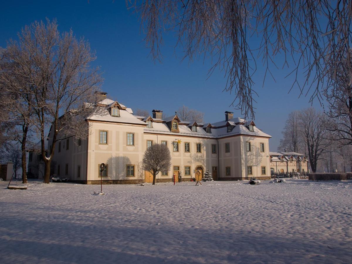 Palac Pakoszow Schlosshotel Wernersdorf Jelenia Góra Εξωτερικό φωτογραφία The manor house of the former estate of the Order of St John