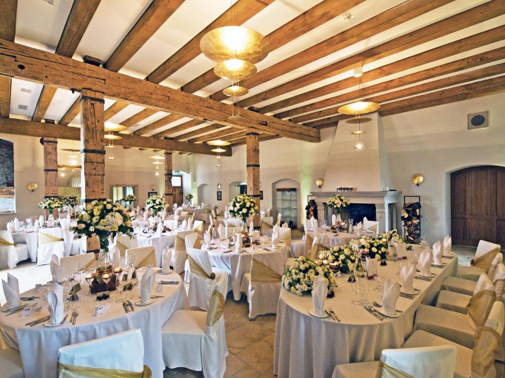 Palac Pakoszow Schlosshotel Wernersdorf Jelenia Góra Εξωτερικό φωτογραφία The interior of the restaurant