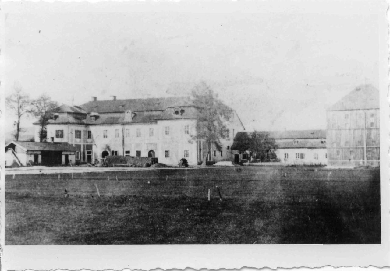 Palac Pakoszow Schlosshotel Wernersdorf Jelenia Góra Εξωτερικό φωτογραφία The first building of the University of Manitoba, 1878